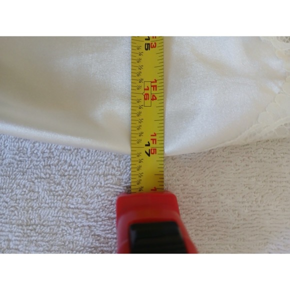 Vintage Victoria's Secret Beige Lace Trim Satin Cami Tank Top Y2K 90's Medium - Picture 12 of 14